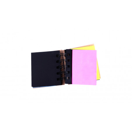 Caderno com post-its adesivos coloridos com super-heróis