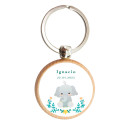 Chaveiro de madeira com adesivo design de elefante apresentado em elegante caixa para detalhes de batizados