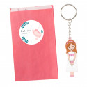 Chaveiro de comunhão menina em bolsa rosa framboesa personalizada com adesivo com pomba para presentear