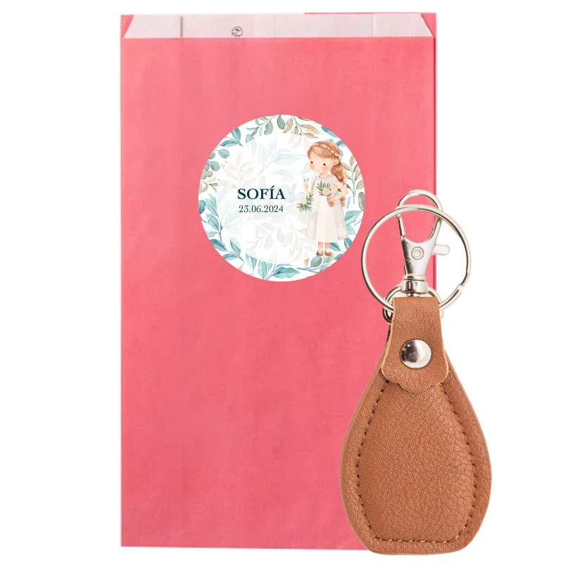 Chaveiro em envelope rosa com adesivo de primeira comunhão para detalhes de menina