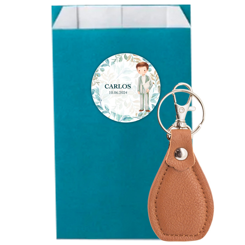 Chaveiro em envelope azul pato com adesivo de primeira comunhão para lembranças de crianças