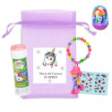 Pulseira com pônei e adesivos e bolha de sabão em bolsa roxa de organza com adesivo personalizado para detalhes infantis em