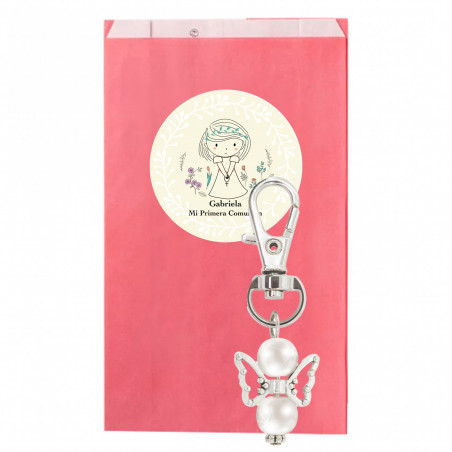 Chaveiro anjo da guarda com adesivo primeira comunhão menina em envelope kraft rosa para presentear