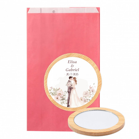 Espelho de madeira com adesivo personalizável dos noivos no envelope para detalhes do casamento