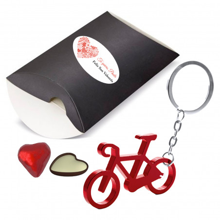 Chaveiro de bicicleta vermelha e bombom de chocolate em caixa preta personalizada detalhe de casamento ou Dia dos Namorados