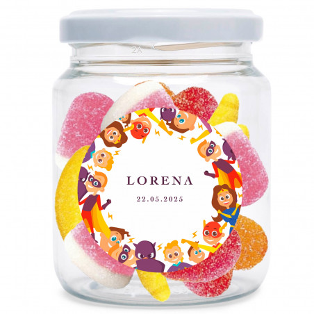 Pote de bombons personalizado com adesivo de super-herói e gomas variadas, detalhe infantil