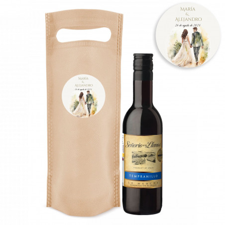 Vinho tinto em bolsa personalizada com adesivo de casamento para presentear