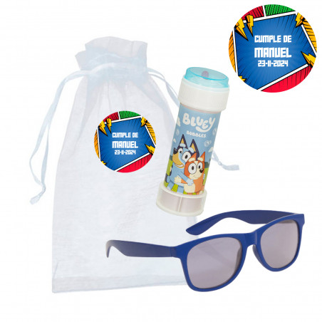Óculos de sol infantis azuis e pompero de Bluey em bolsa de organza personalizada com adesivo para detalhe