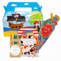 Cone de doces com livro para colorir e caixa de giz personalizada em caixa de pirata para detalhes