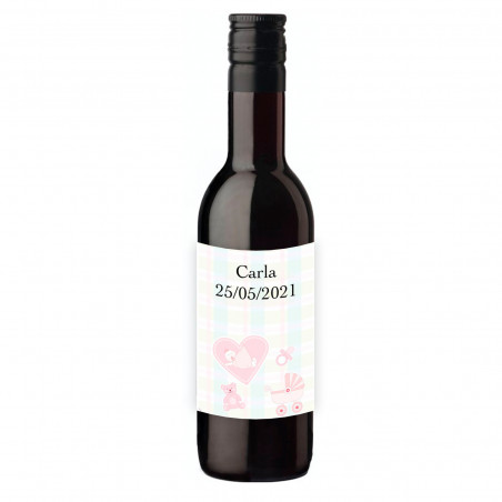 Vinho tinto com adesivo personalizado para detalhes de batismo
