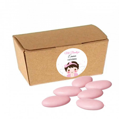 Peladinhas rosas de chocolate em caixa de papel kraft com adesivo personalizável para batizado de menina