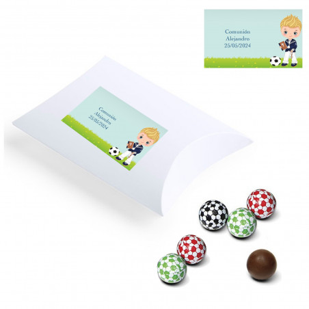 Bombons de chocolate em estojo personalizado com adesivo de menino de comunhão