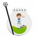 Caderno de primeira comunhão do menino com lápis de futebol para detalhes