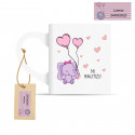 Caneca com motivo de elefante rosa e etiqueta personalizada para batizado de bebê