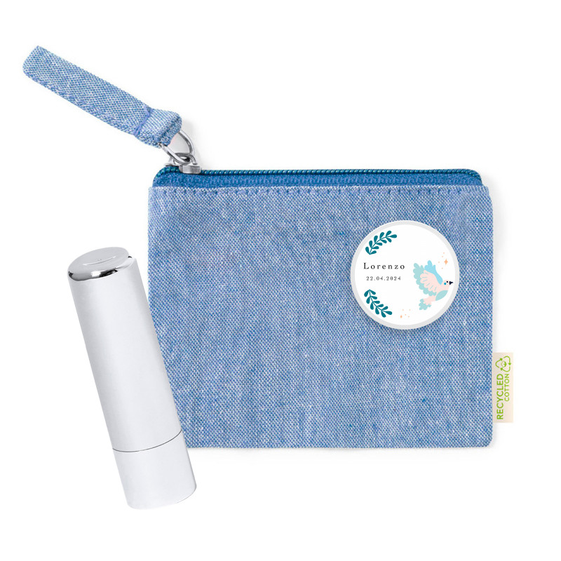 Carteira azul e bálsamo labial prateado com chapa personalizada para presentear