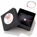 Pulseira de fio vermelho com pingente de coração em caixa de presente personalizada para o dia dos namorados