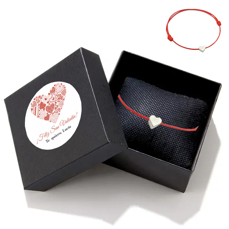 Pulseira de fio vermelho com pingente de coração em caixa de presente personalizada para o dia dos namorados