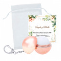 Bálsamo labial em chaveiro com cartão de lembrete floral em bolsa de organza branca para eventos