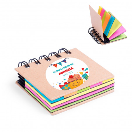 Caderno com Post-it coloridos com adesivo personalizável para detalhes de aniversário