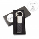 Chaveiro elegante em caixa de apresentação personalizada para detalhe de casamento
