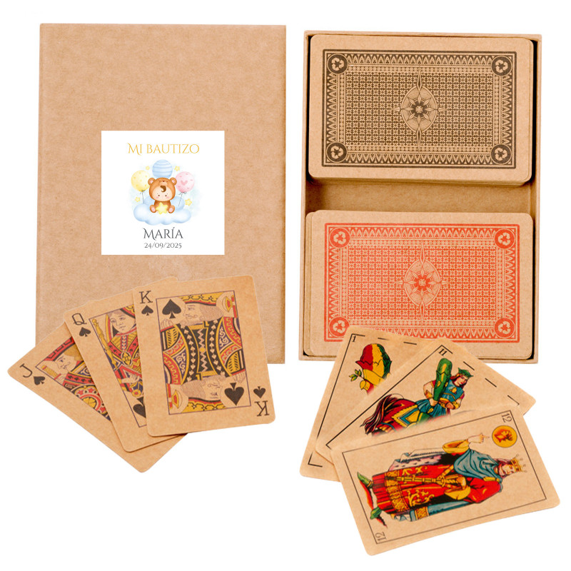 Baralhos de cartas espanholas e francesas em caixa com adesivo de batizado