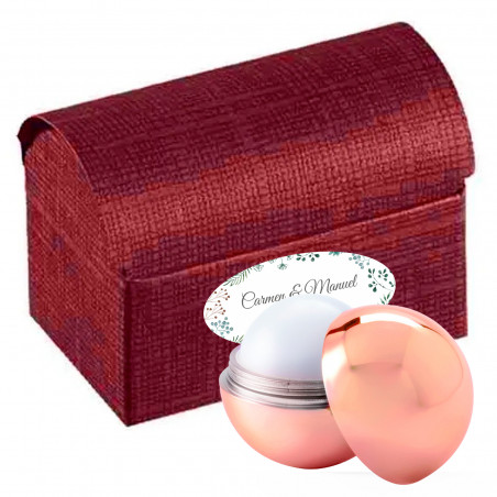 Protetor labial rosa em uma elegante caixa de porta malas com adesivo floral personalizável para detalhes do evento