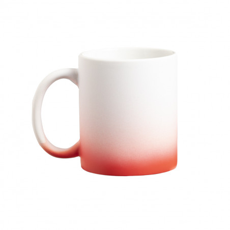 Caneca de sublimaçã com acabamento fosco vermelho com adesivo de noivos design linear para detalhes de casamentos