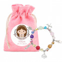 Pulseira com contas coloridas e charms em bolsa de tecido rosa e adesivo especial para comunhão de menina