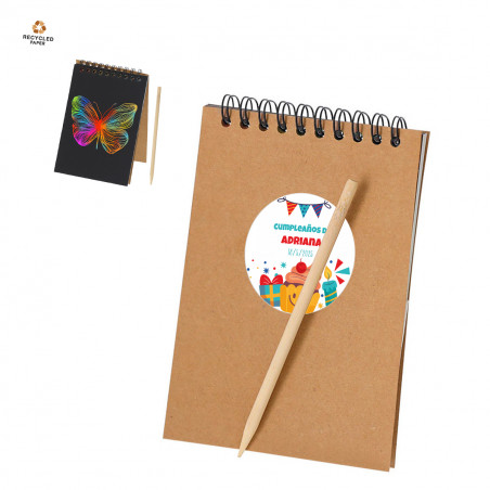 Caderno mágico com adesivo personalizável para detalhes infantis