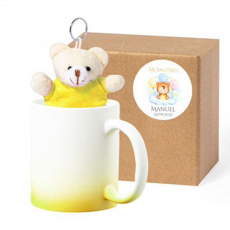 Taza mate amarela degradê com chaveiro de ursinho em caixa personalizada para batizado
