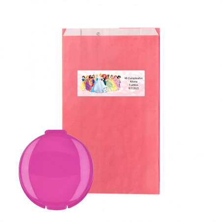 Bálsamo labial hidratante fúcsia em envelope kraft rosa com adesivo de princesas para detalhes infantis