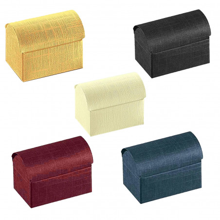 Caixa bonita de papelão em forma de baú