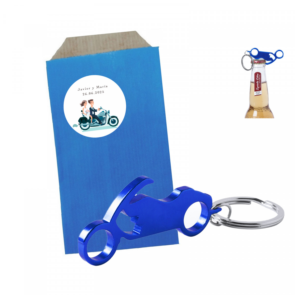 Chaveiro abridor em forma de moto azul em bolsa com adesivo personalizado de casamento