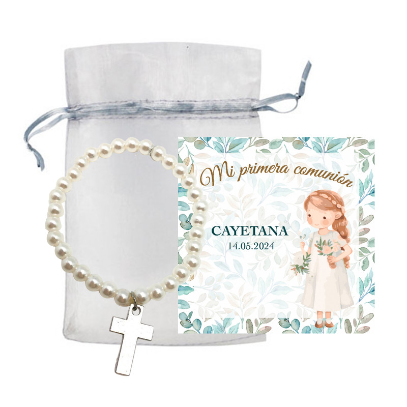 Pulseira de pérolas com cruz e cartão personalizado em bolsa de organza para lembranças de comunhão de menina