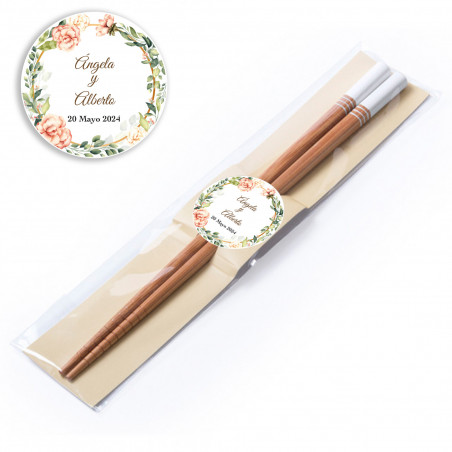 Palitinhos de bambu personalizados com adesivo floral para eventos