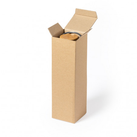 Vinho tinto com caixa de papel kraft e adesivo personalizado para casamentos