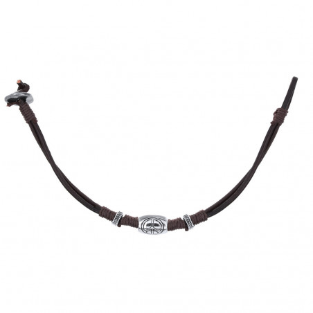Pulseira de couro com o símbolo da paz apresentada em um envelope para batizado