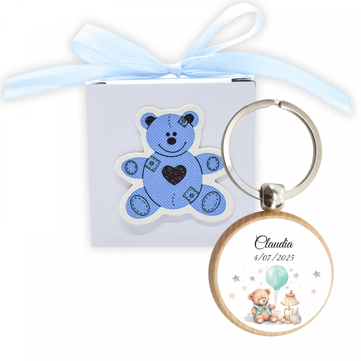 Chaveiro de madeira com adesivo personalizável em caixa de ursinho para detalhes de batismo