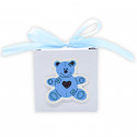 Pulseira com medalha de anjo em caixa com urso azul em relevo personalizada para detalhes de batizado de menino