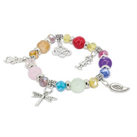 Pulseira com contas coloridas e charms em bolsa de tecido rosa e adesivo especial para comunhão de menina