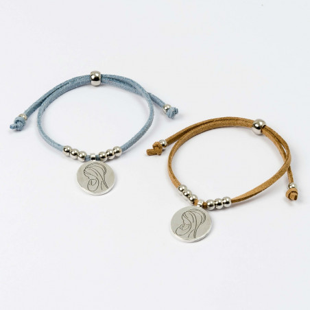 Pulseira com medalha da virgem maria em estojo personalizado com adesivo para comunhão de menina