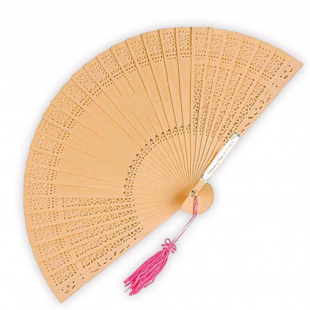 Leque de madeira vazado decorado com pompom rosa e adesivo para personalizar com texto