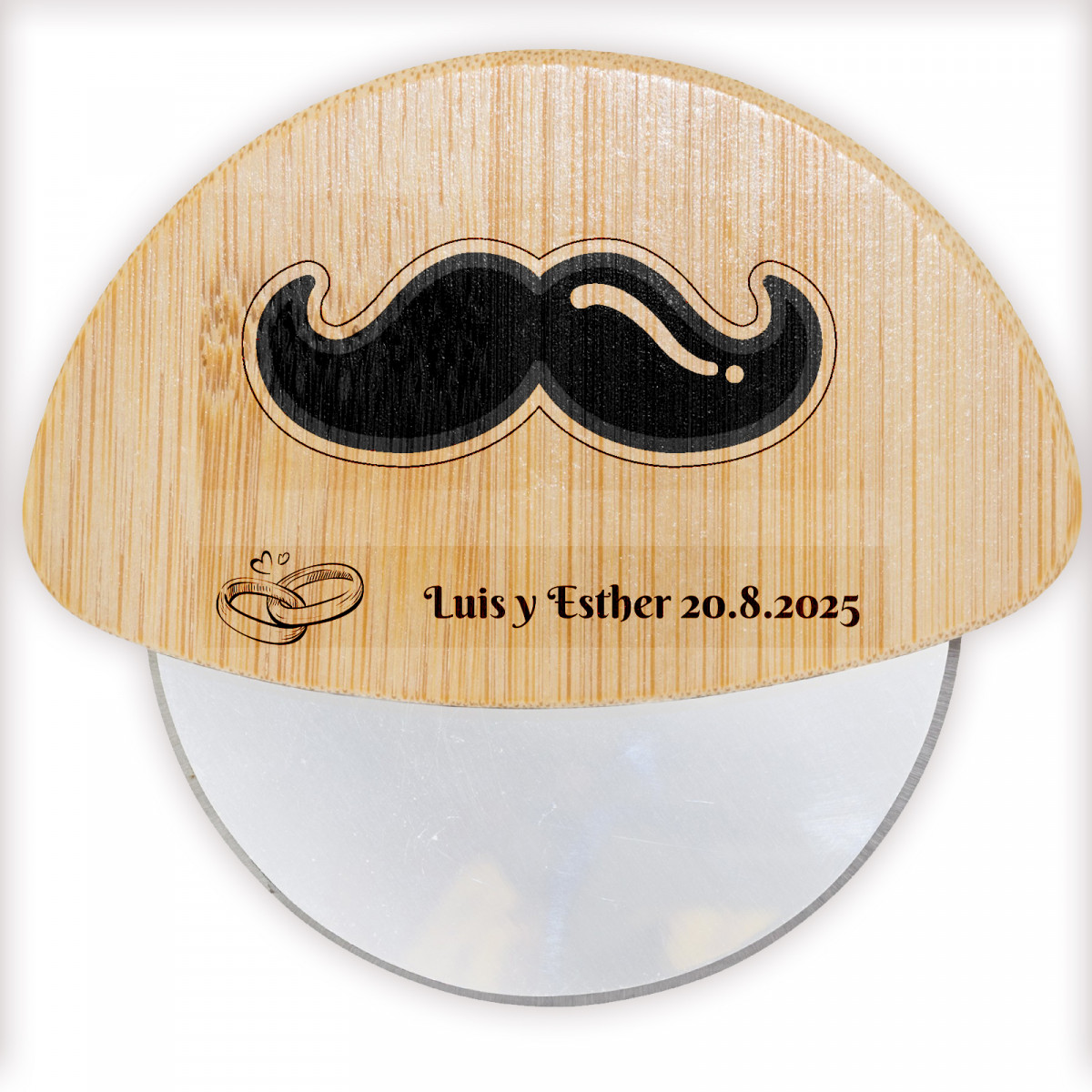 Cortador de pizza de bambu personalizado com adesivos de casamento