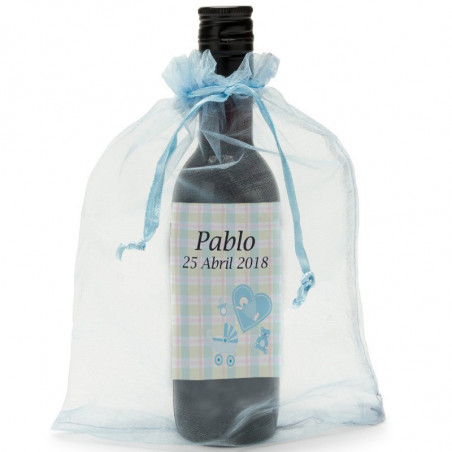 Garrafas de vinho tinto para detalhes de batizado