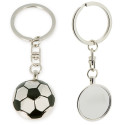 Chaveiro em forma de bola de futebol apresentado em envelope verde e adesivo com texto