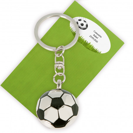 Chaveiro em forma de bola de futebol apresentado em envelope verde e adesivo com texto