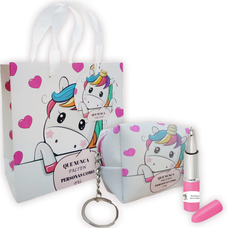 Chaveiro com porta-moedas e caneta batom com adesivo personalizado apresentado em bolsa de presente
