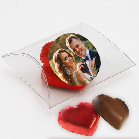 Bombons em forma de coração de chocolate com adesivo personalizado