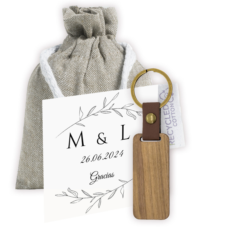 Chaveiro de madeira com cartão impresso e bolsa para lembrancinhas de casamento