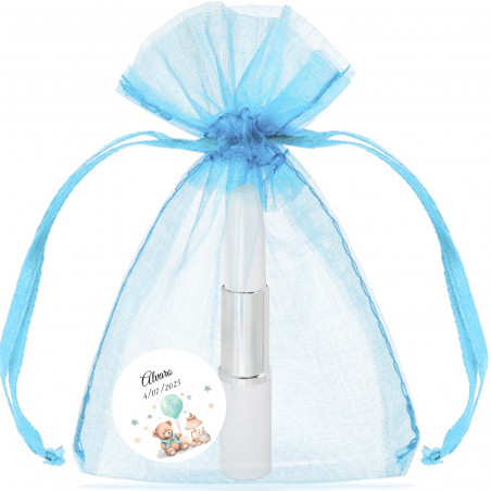 Caneta em forma de batom personalizada com adesivo apresentada em bolsa de organza azul